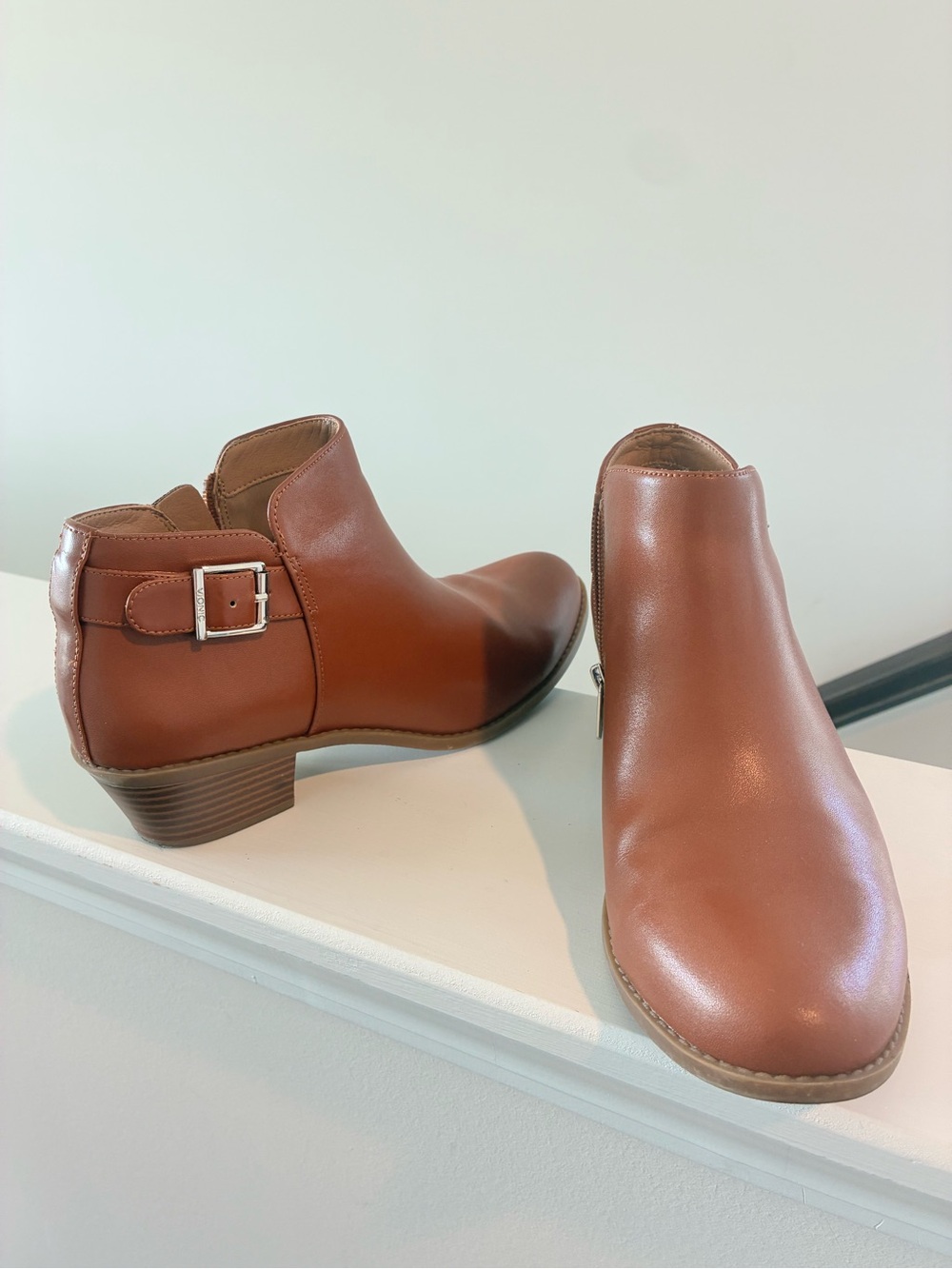 Vionic Cecily Waterproof Cognac Brown Leather Ankle Boots with Side Buckle Sz 8